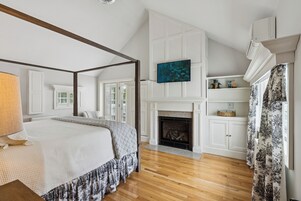 Escritorio y espacio para trabajar con laptop 