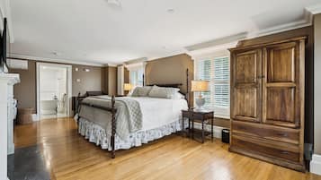 Schreibtisch, laptopgeeigneter Arbeitsplatz, BĂŒgeleisen/BĂŒgelbrett