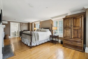 Schreibtisch, laptopgeeigneter Arbeitsplatz, Bügeleisen/Bügelbrett