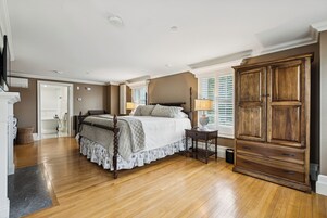 Escritorio y espacio para trabajar con laptop