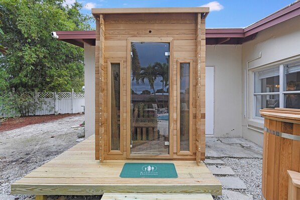 Property grounds - Bed Breakfast w/ Coldplunge, Sauna and Heated Pool (Boynton Beach)