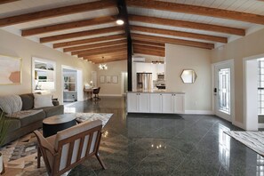 Smart TV - Bed Breakfast w/ Coldplunge, Sauna and Heated Pool (Boynton Beach)