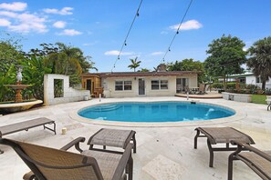 Outdoor pool, a heated pool - Bed Breakfast w/ Coldplunge, Sauna and Heated Pool (Boynton Beach)