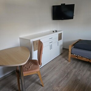 2 bedrooms, free WiFi, bed sheets - NEW! Apartment Elsteraue OG right (Elsteraue)