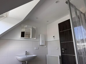 Shower - NEW! Vacation apartment Elsteraue DG above (Elsteraue)