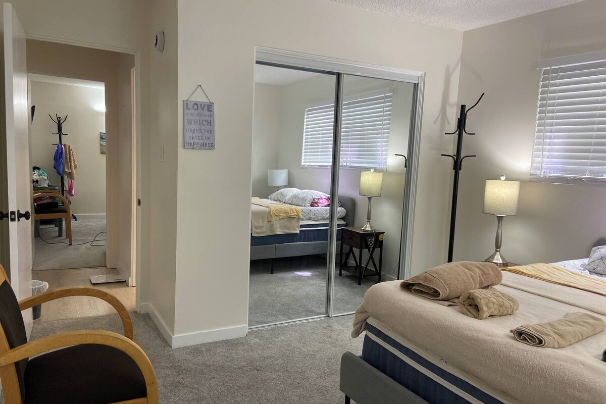 Classic Double Room, Private Bathroom | Desk, laptop workspace, blackout drapes, soundproofing