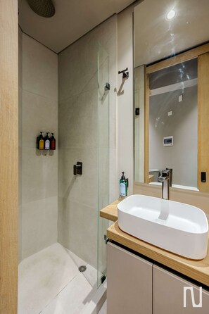 Shower, hair dryer - NOK Modern 1BR Apartment in Unique Mine (Bogotá)