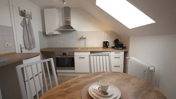 KĂŒhlschrank, Ofen, Herdplatte, GeschirrspĂŒler