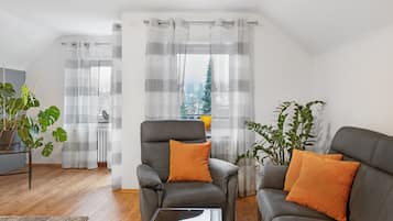 Tv och ett bordtennisbord