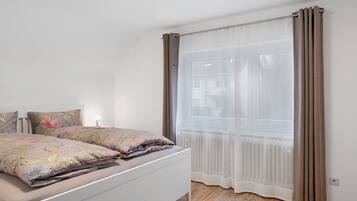 1 Schlafzimmer, BĂŒgeleisen/BĂŒgelbrett, WLAN, BettwĂ€sche