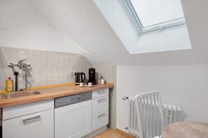 Réfrigérateur, four, plaque de cuisson, lave-vaisselle