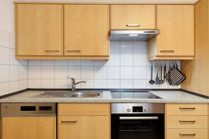 Kühlschrank, Ofen, Herdplatte, Geschirrspüler