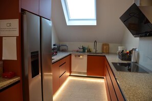 Mikrowelle, Ofen, Herdplatte, Geschirrspüler