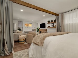 Escrivaninha, ferros/tábuas de passar roupa, Wi-Fi, roupa de cama