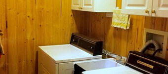 댄싱 베어 캐빈에 오신 것을 환영합니다! 8명 숙박 가능!  