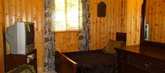 Welcome to the Dancing Bear Cabin! Sleeps 8!