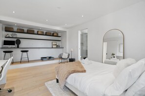 3 Schlafzimmer, Schreibtisch, Bügeleisen/Bügelbrett, Reisekinderbett