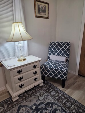 Interior - The White Dove with hot tub (Nelsonville)