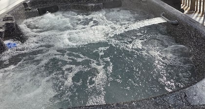 The White Dove with hot tub