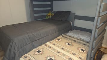3 Schlafzimmer, Bügeleisen/Bügelbrett, kostenloses WLAN, Bettwäsche
