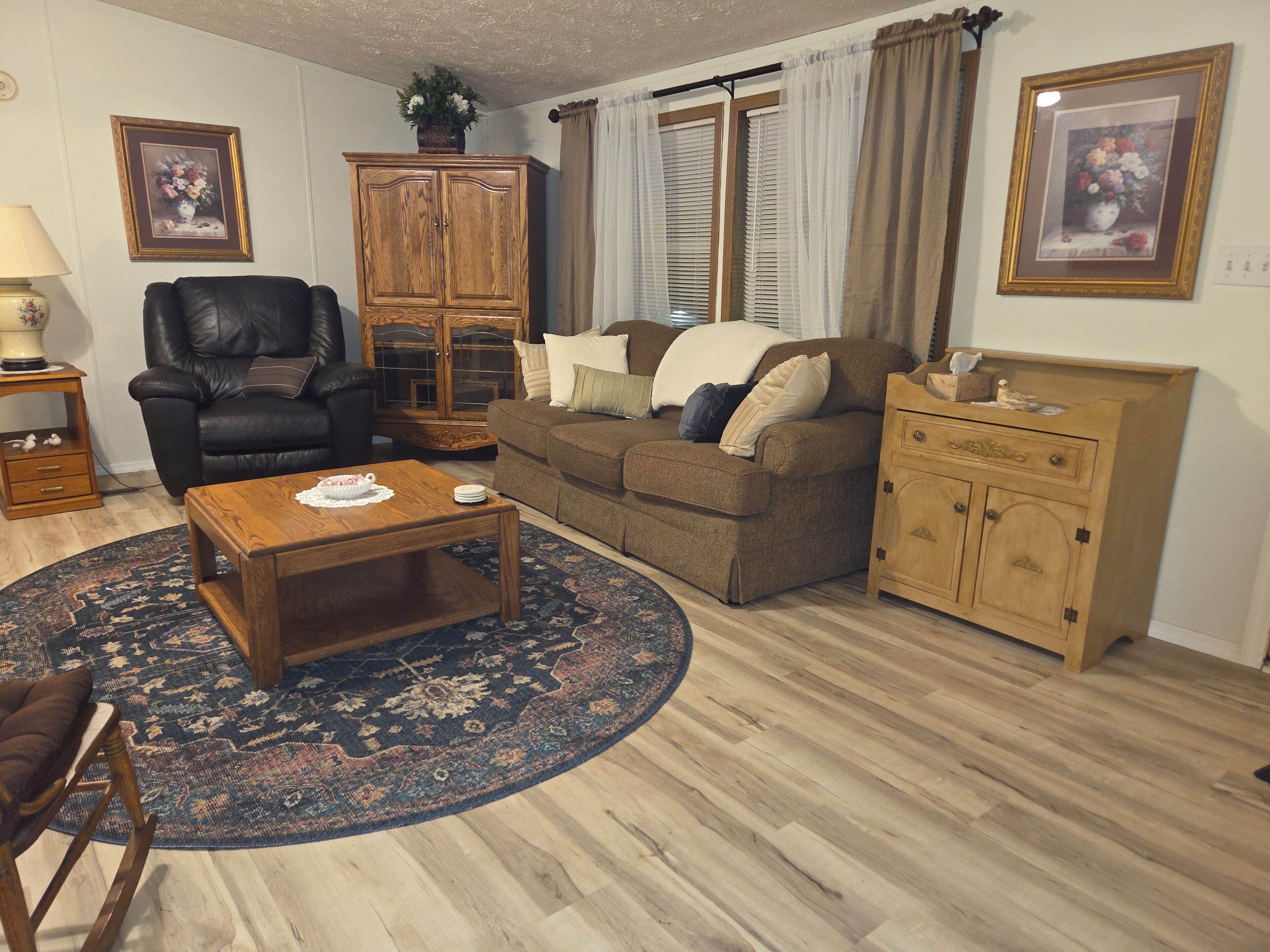 Smart TV, fireplace, video games, books