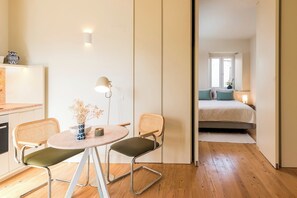 1 bedroom, iron/ironing board, Internet, bed sheets - Praça da Armada X - One Bedroom Apartment, Sleeps 3 (Lisbon)