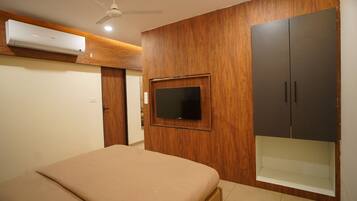 Habitación Deluxe doble | Escritorio y espacio para trabajar con un portátil