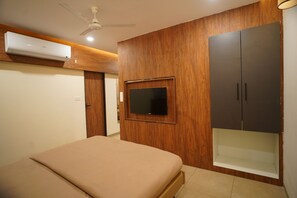 مكتب ومساحة عمل للكمبيوتر المحمول