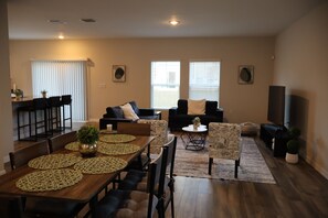 Interior - Clean and Cozy home with AC (Haines City)