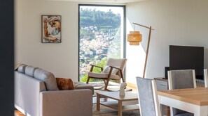 TV - Villa Jamboeiro by LovelyStay (Funchal)