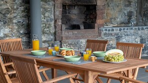 Outdoor dining - Villa Jamboeiro by LovelyStay (Funchal)