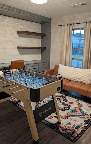 Game room - Secluded Water Front (Sanger)