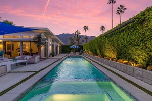 A heated pool - Modern Desert Oasis – Luxury Retreat (Palm Springs)
