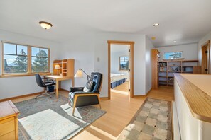 3 bedrooms, desk, iron/ironing board, free WiFi - Charming Two Story Home with Hot Tub (Driggs)