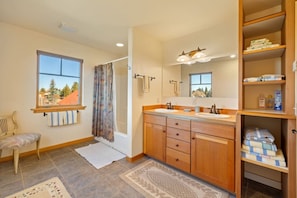 Hair dryer, towels, soap, shampoo - Charming Two Story Home with Hot Tub (Driggs)