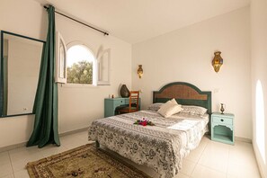 2 bedrooms, iron/ironing board, Internet, bed sheets