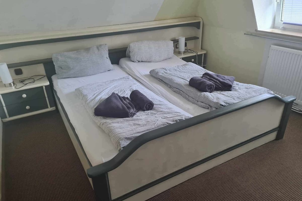 Habitación básica doble | Cunas, wifi gratis y ropa de cama