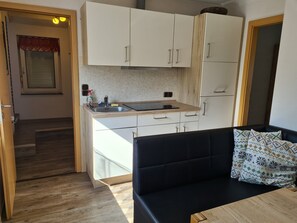 Family Apartment | Living area | 43-inch flat-screen TV with cable channels - Hotel-Pension (Esens)