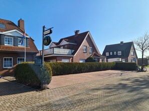 Exterior - Hotel-Pension (Esens)