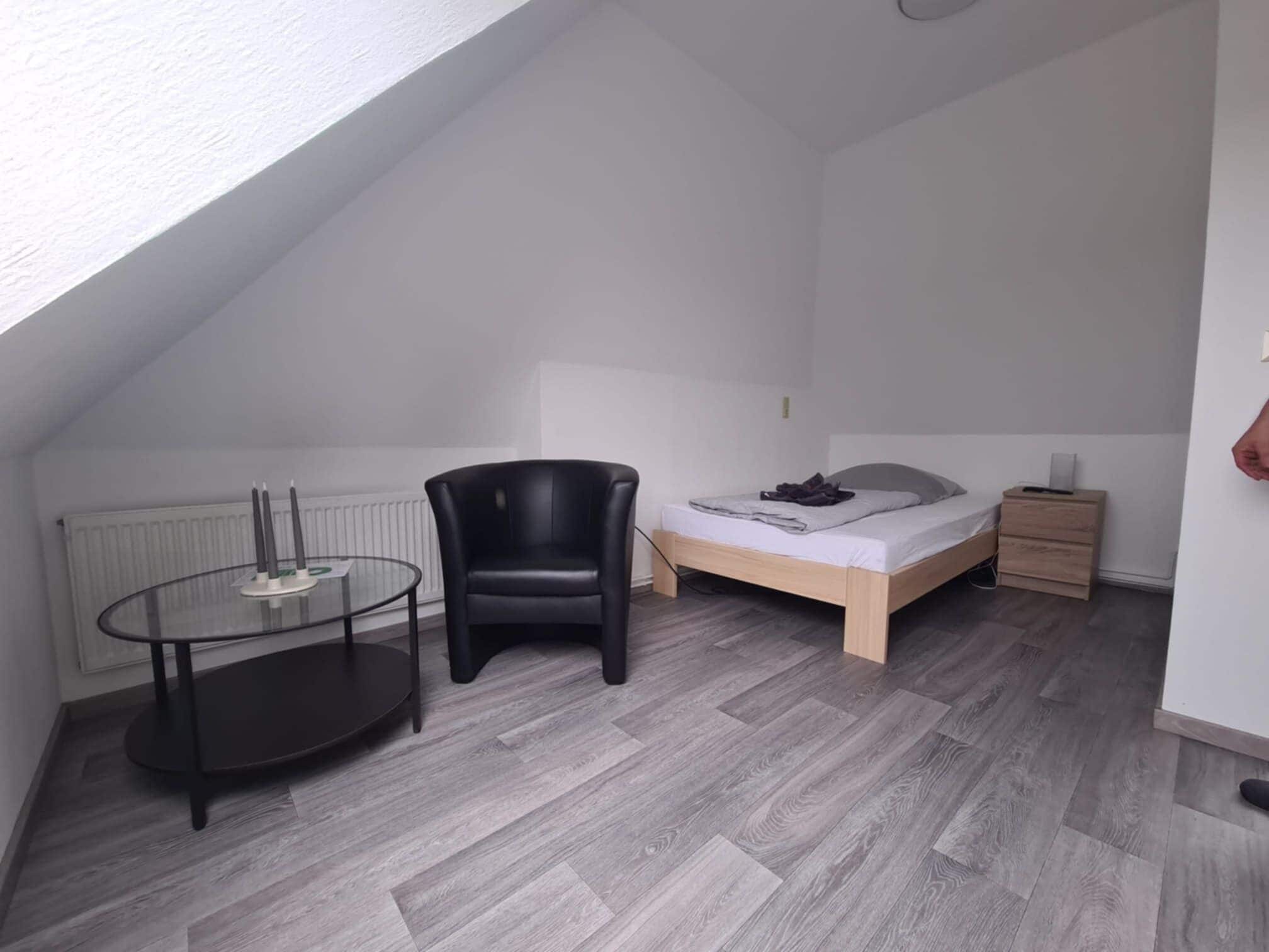 Habitación individual básica | Cunas, wifi gratis y ropa de cama 