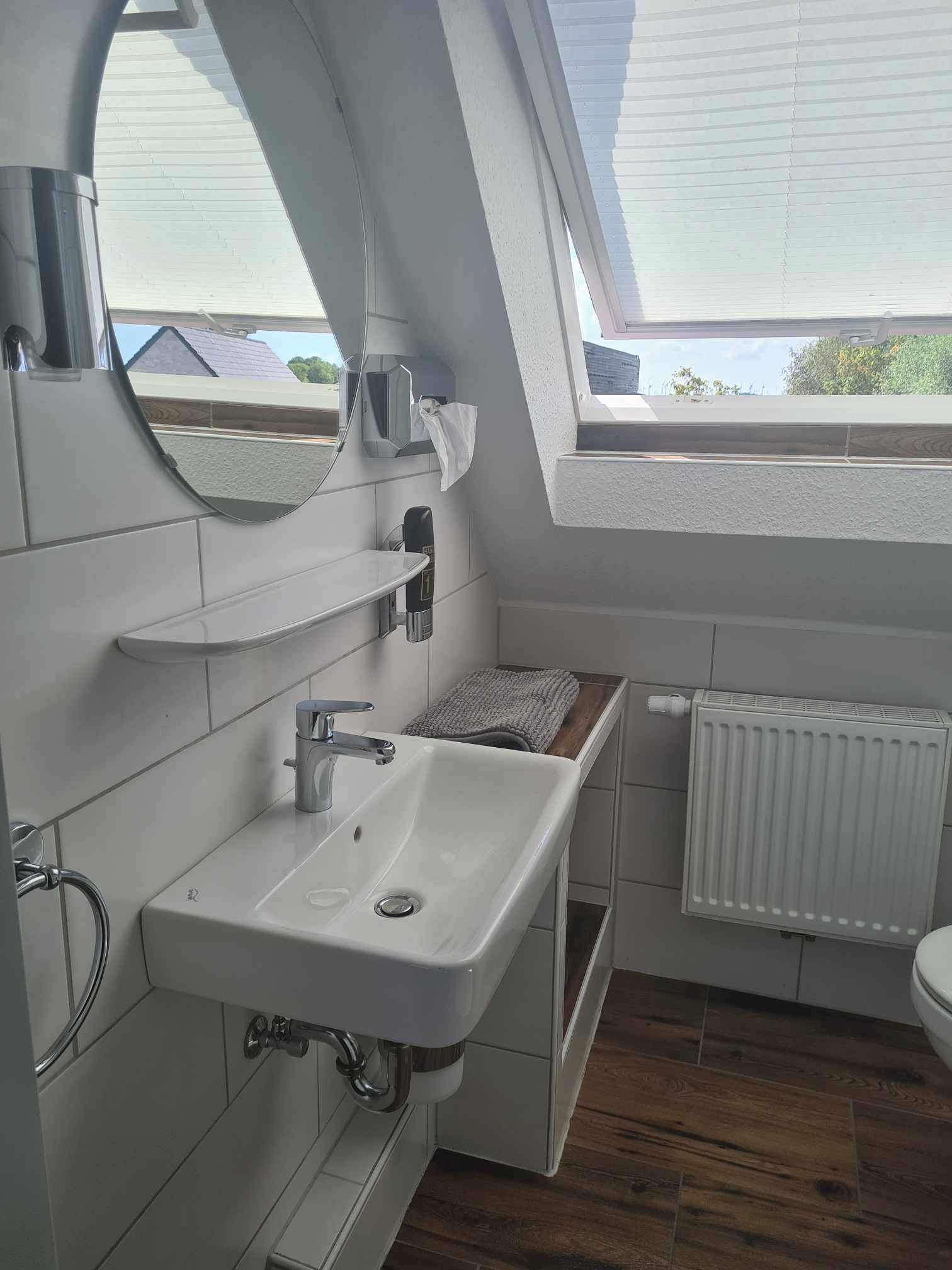 Basic Single Room | Bathroom | Shower, hair dryer, towels, soap
