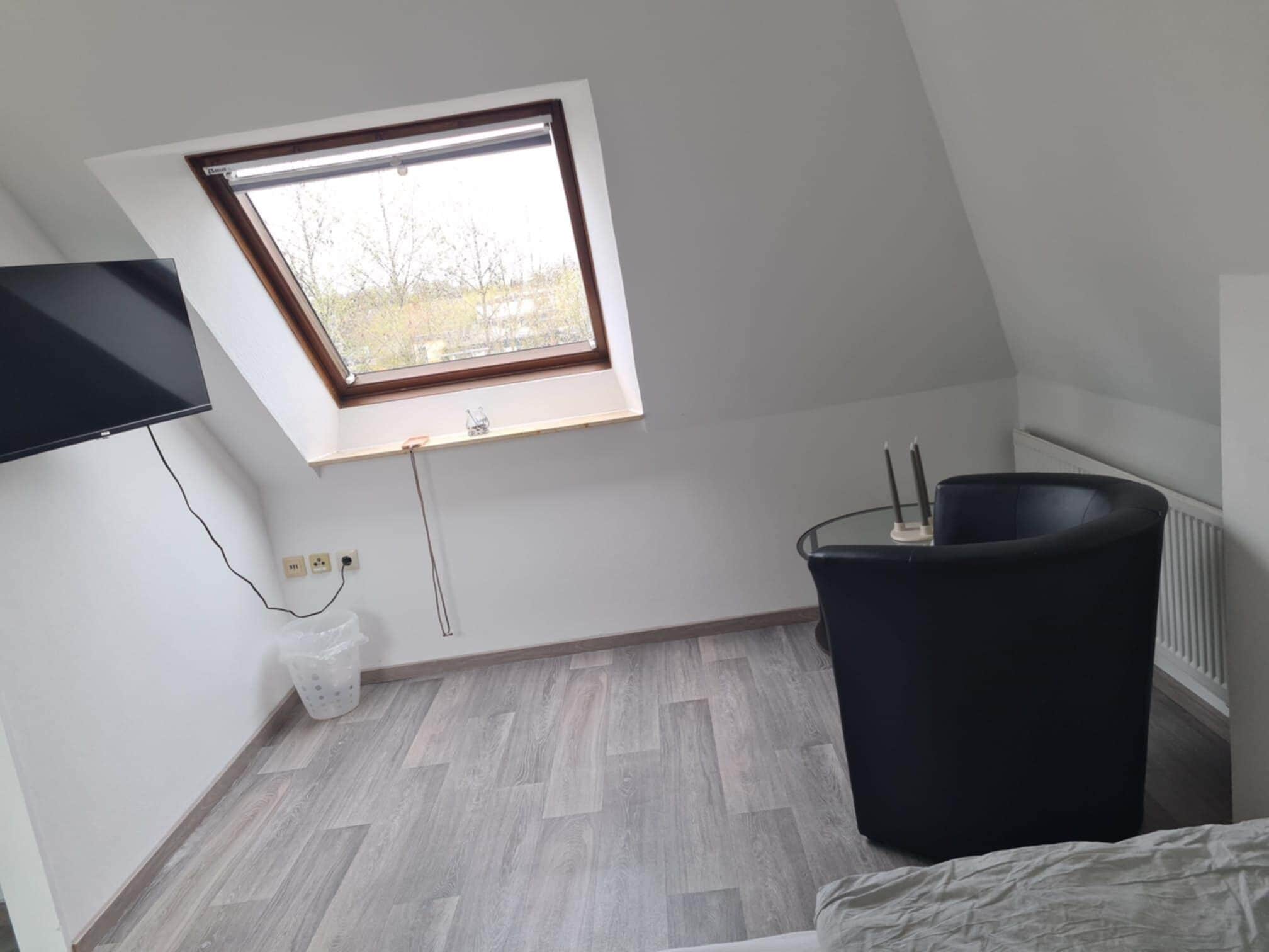 Basic Single Room | Cots/infant beds, free WiFi, bed sheets