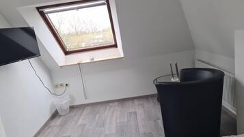 Basic Single Room | Cots/infant beds, free WiFi, bed sheets