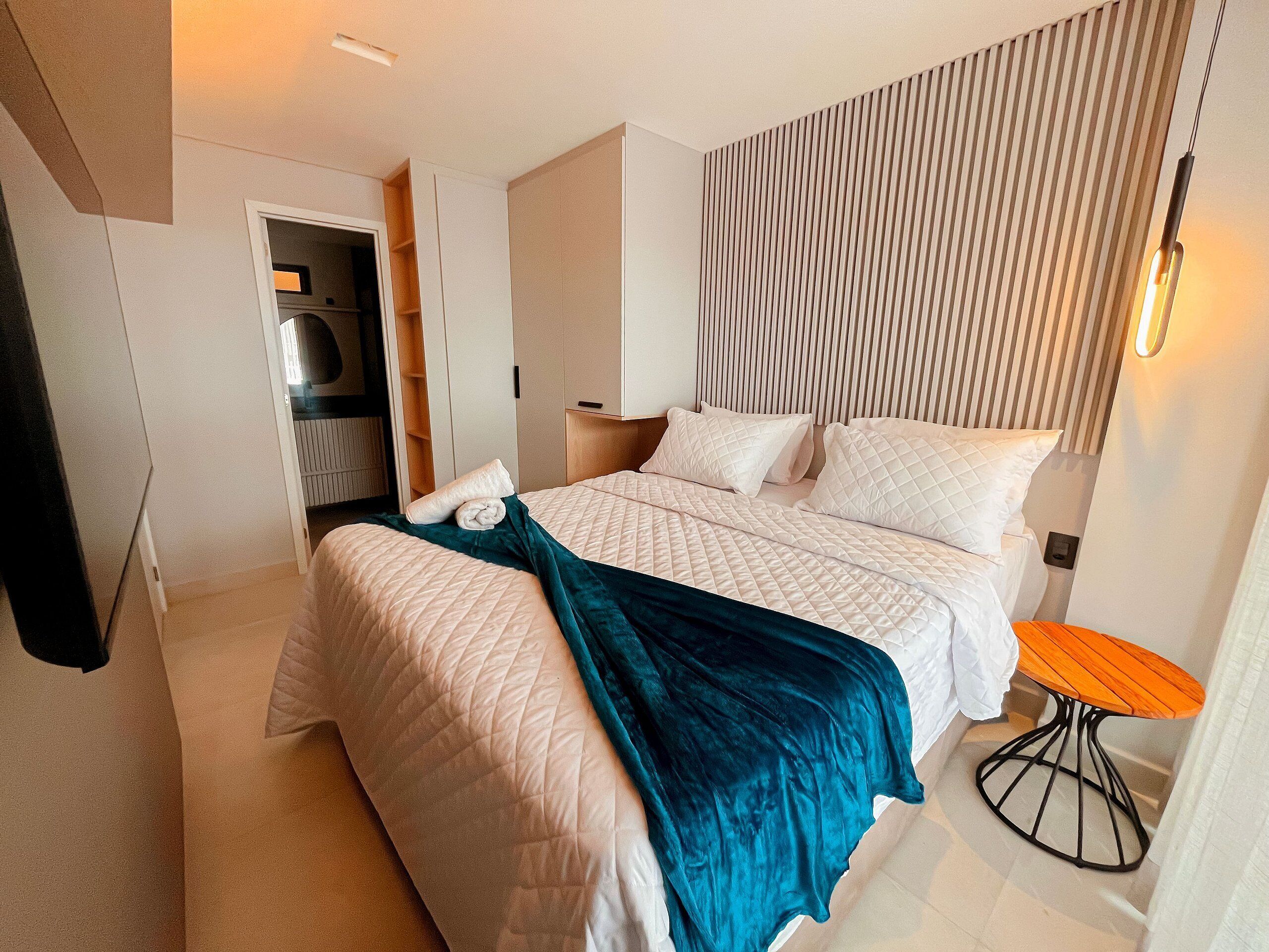 Espacio para trabajar con laptop y wifi gratis 