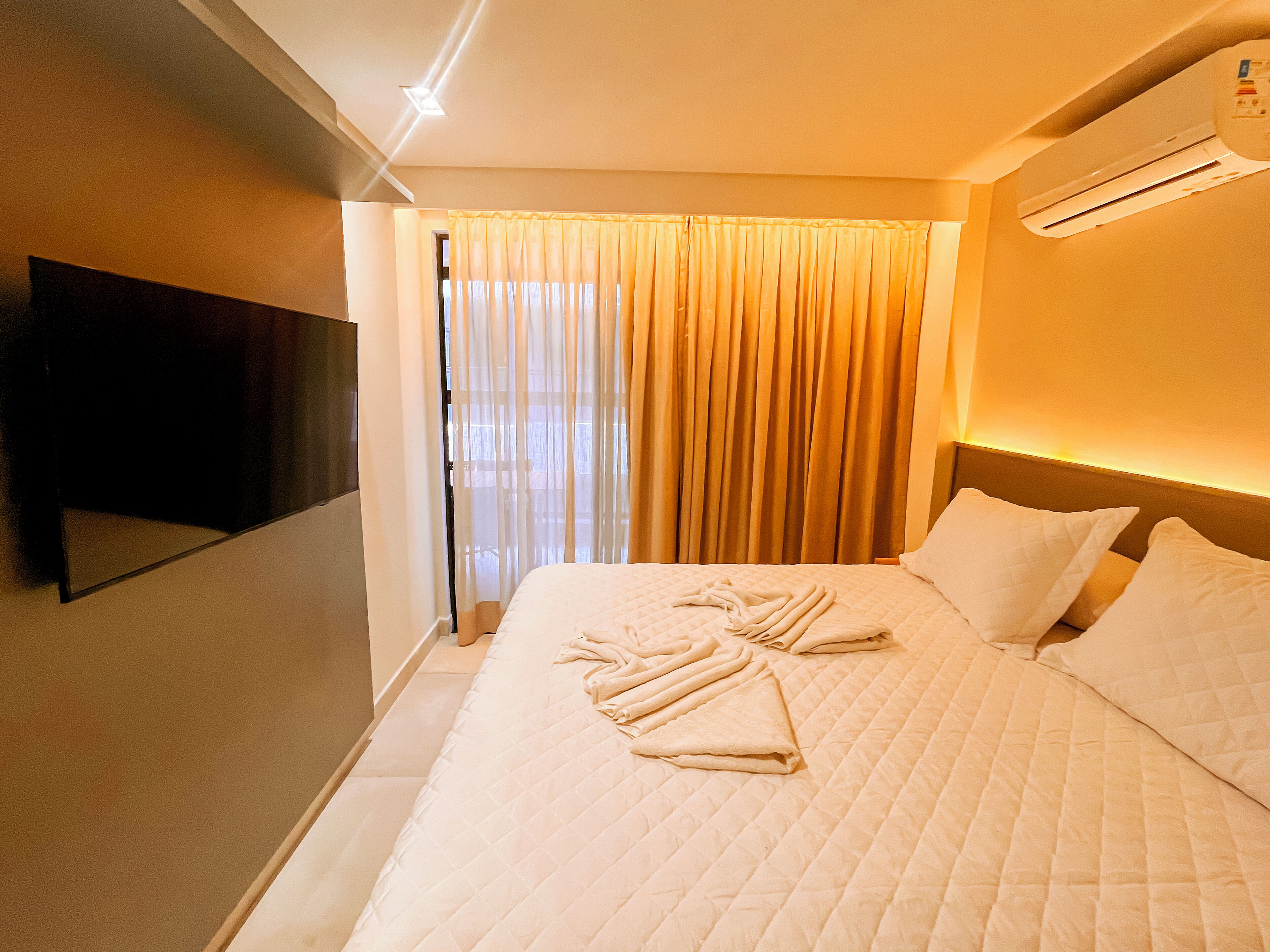 Family Apartment, 1 Queen Bed with Sofa bed | Laptop workspace, free WiFi