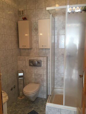 Shower, hair dryer, towels, soap - Pansion Dovodja - Close to the beach and the center - your vacation home / Apartment 4 (Vodice)