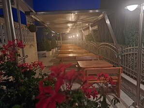 Outdoor dining - Pansion Dovodja - Close to the beach and the center - your vacation home / Apartment 4 (Vodice)