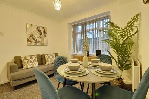 Comfort living: Cozy Shared apartment in Portsmouth perfect for Contractors