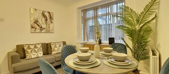 Comfort living: Cozy Shared apartment in Portsmouth perfect for Contractors