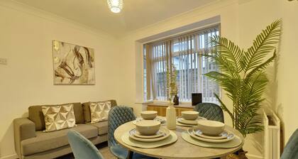 Comfort living: Cozy Shared apartment in Portsmouth perfect for Contractors
